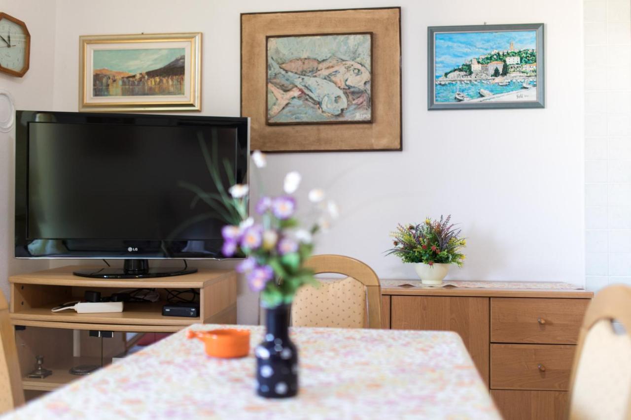 Apartment Glorija With Balcony Baska  Bagian luar foto