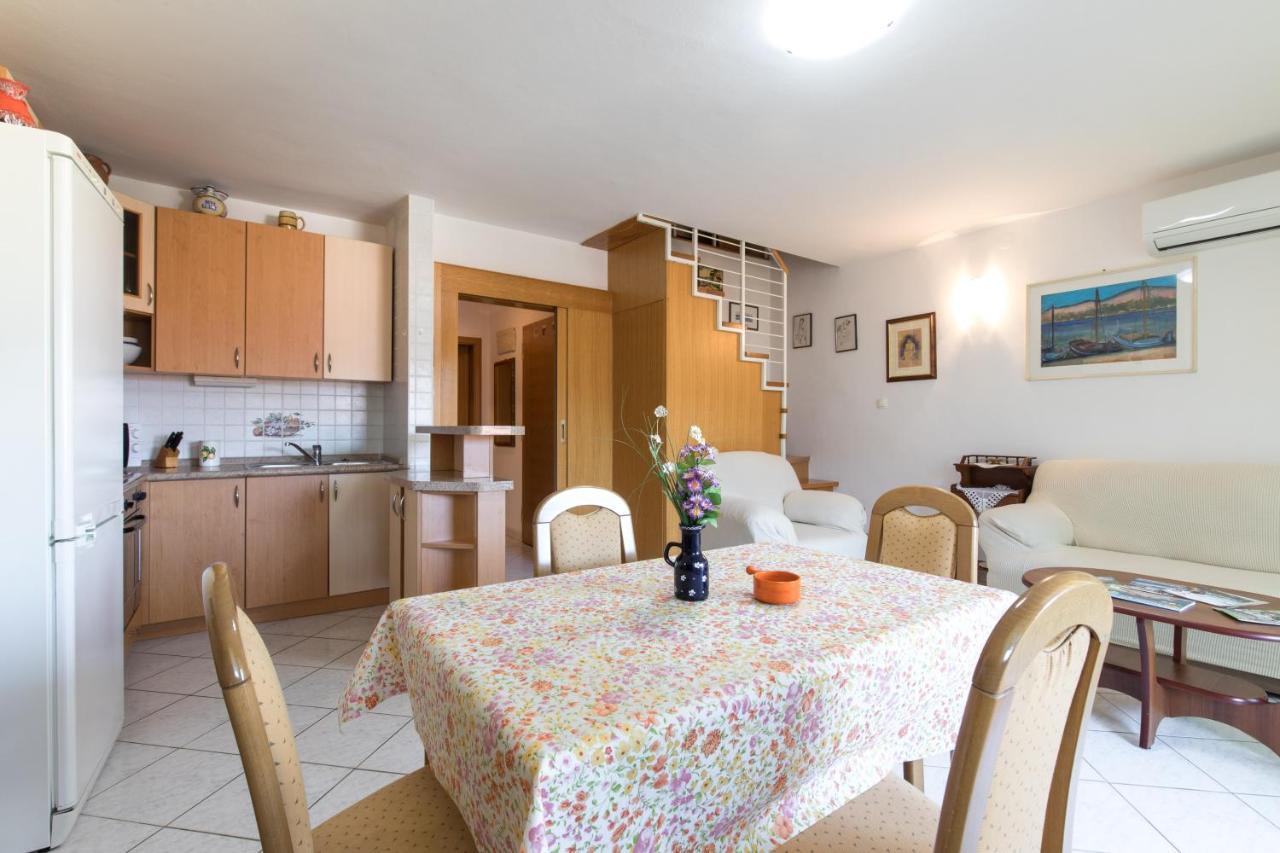 Apartment Glorija With Balcony Baska  Bagian luar foto