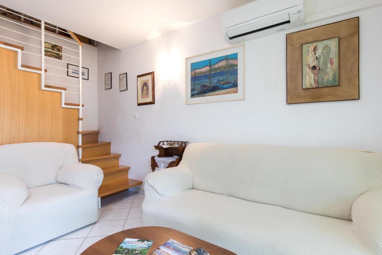 Apartment Glorija With Balcony Baska  Bagian luar foto