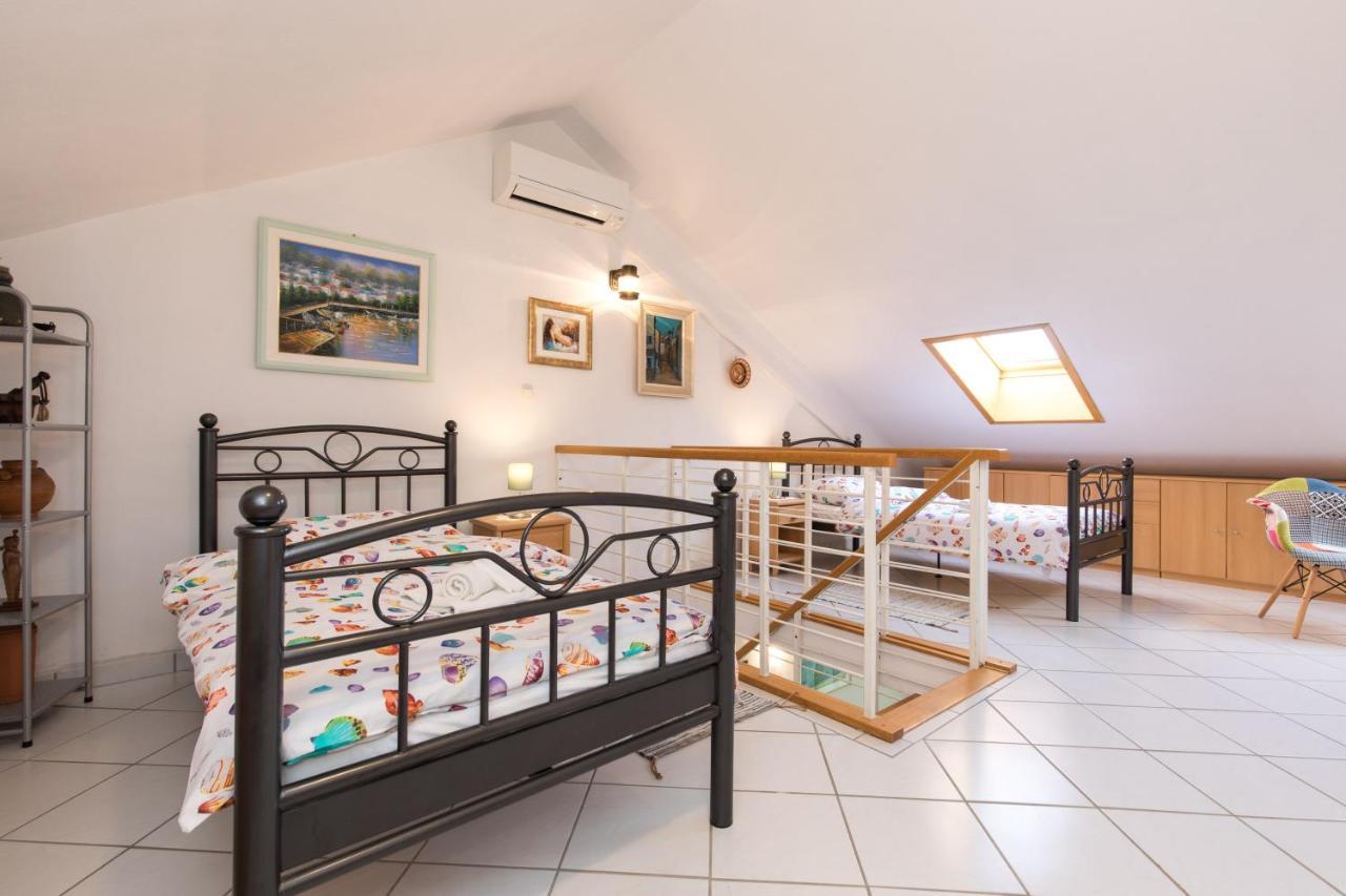 Apartment Glorija With Balcony Baska  Bagian luar foto