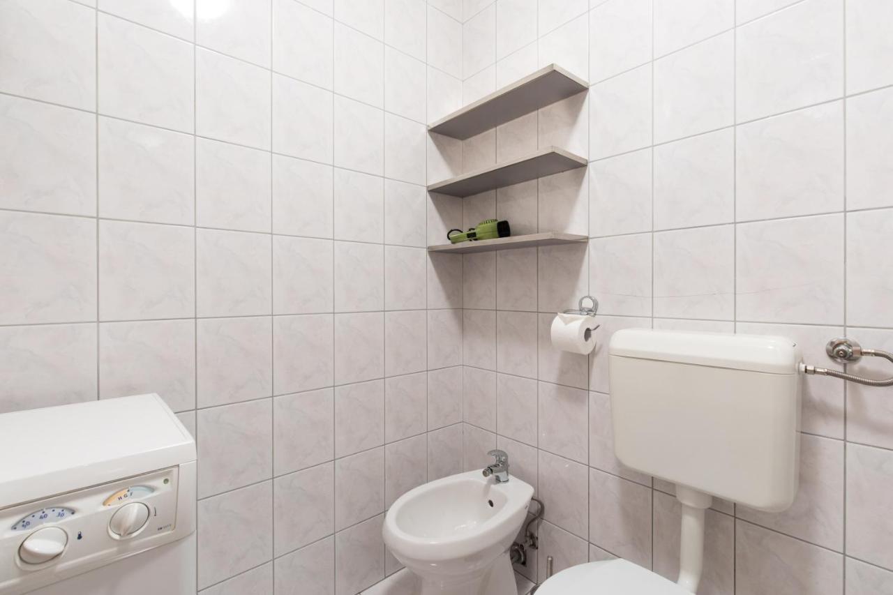 Apartment Glorija With Balcony Baska  Bagian luar foto